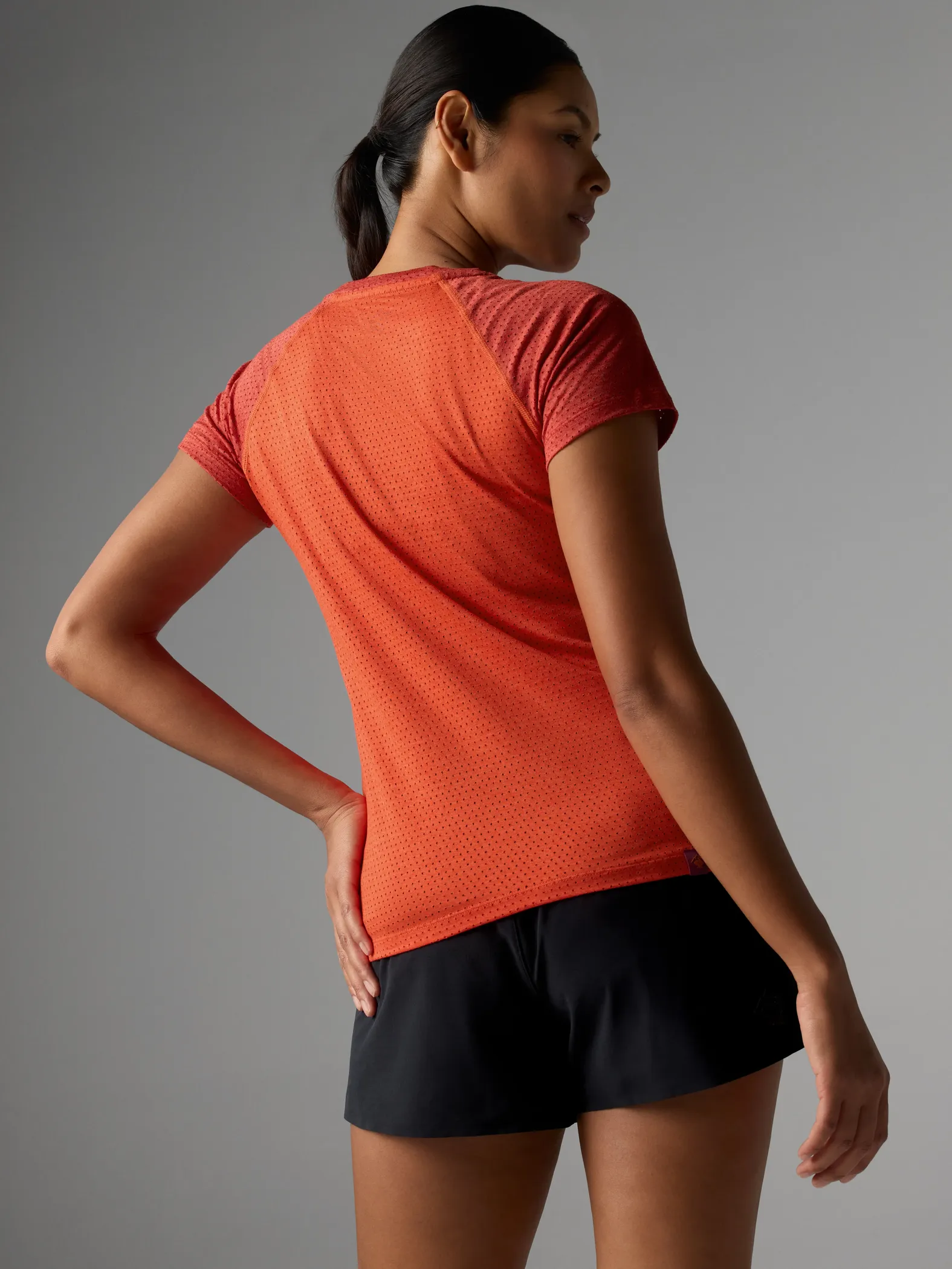 RABBIT Women's EZ Tee Perf SS SPICY ORANGE